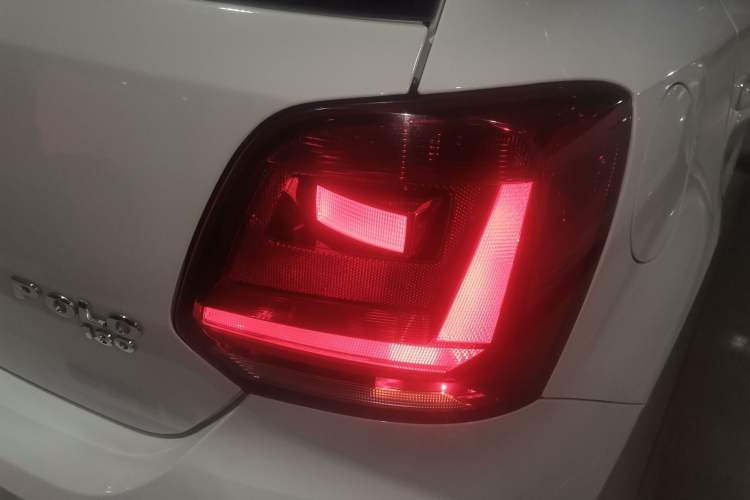 Used Volkswagen Polo 2016 1.6L Automatic Comfort Model
