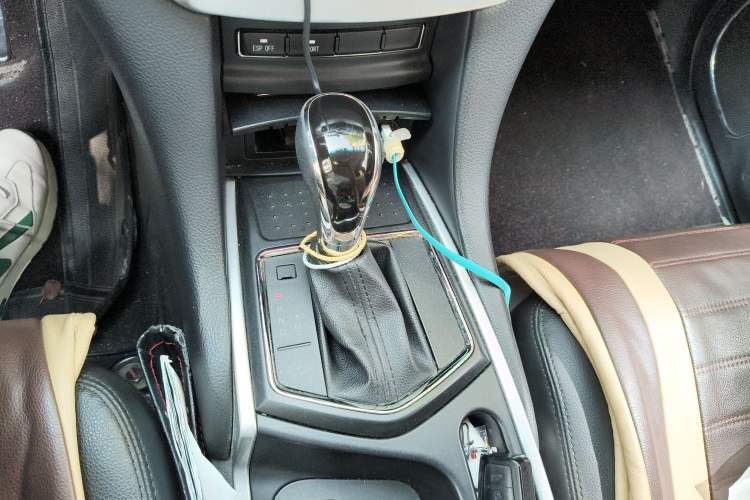 Used JMC Yusheng S350 2013 2.4T Automatic 2WD Diesel Luxury Edition 5 Seats