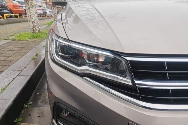 Used Volkswagen Bora 2021 1.5L Automatic Comfort Smart Connect Edition Right Front Headlight