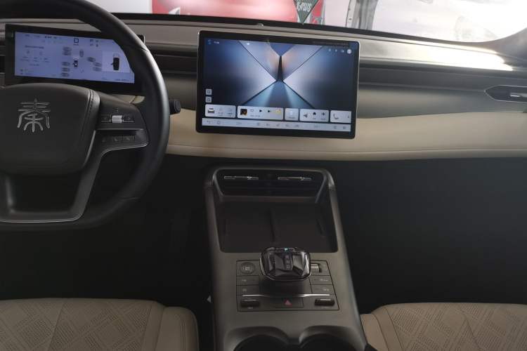 Used BYD Qin PLUS 2025 DM-i Smart Drive 120KM Superior Model
