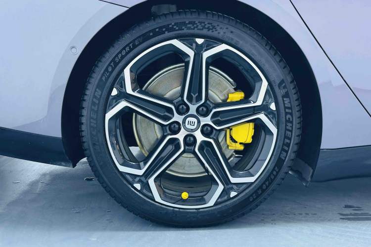 Used Xiaomi Auto SU7 2024 Four-Wheel Drive Ultra-Long Range Advanced Intelligent Driving Max Edition