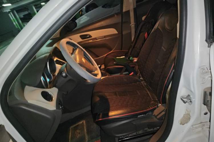 Used Chevrolet Cruze 2015 1.5L Classic SL MT Left Front Seat