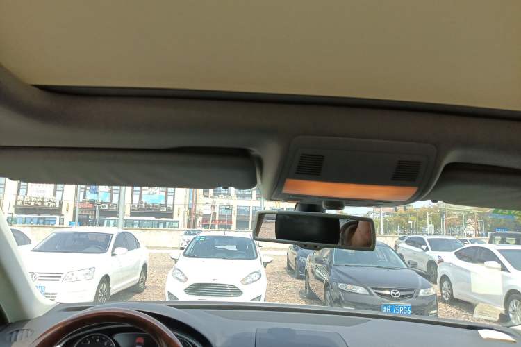 Used Volkswagen Touareg 2011 3.0 TSI Comfort Version Headliner