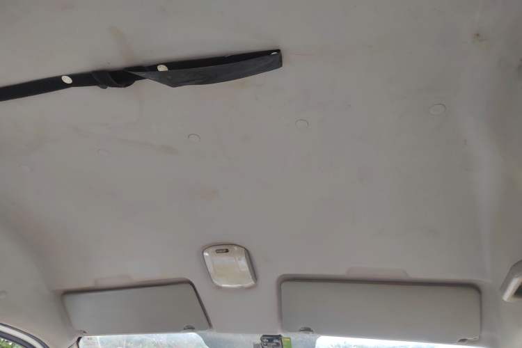 Used Dongfeng Yufeng 2018 2.3T Logistics Vehicle A100 Luxury Edition Short Wheelbase Mid-Roof Design 5–9 Seater
