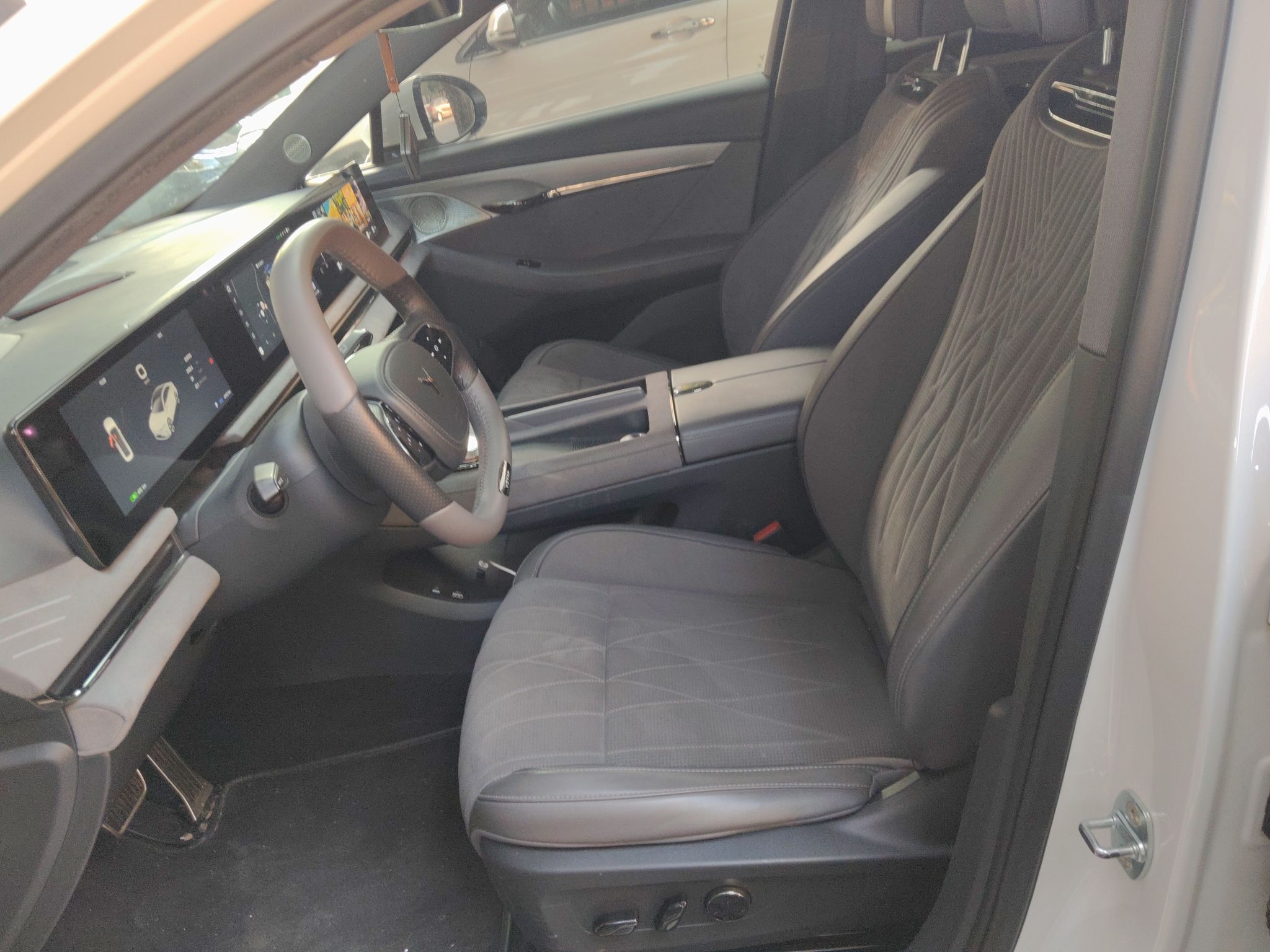 Переднее сиденье в автомобиле