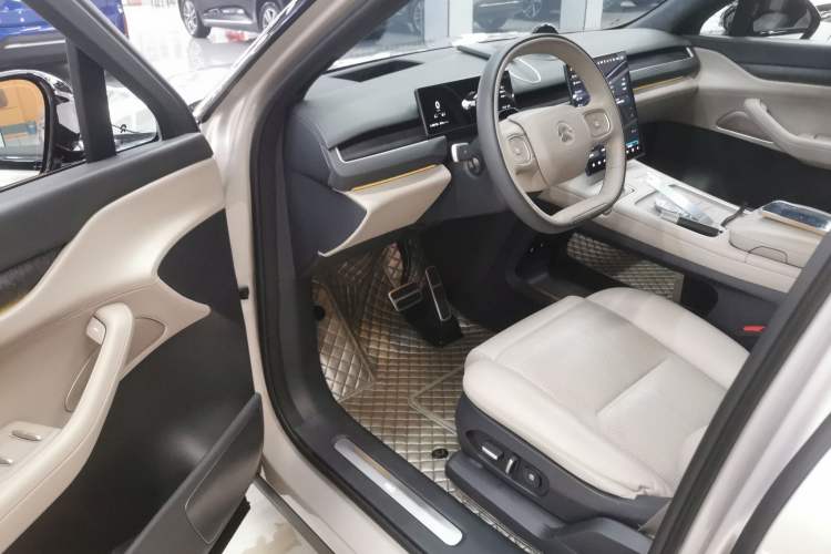 Used Nio ES8 2023 75 kWh Driver Seat