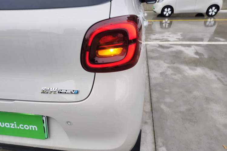 Used Wuling Hongguang MINIEV 2025 Four-Door Version Zhenxiang+ Edition Right Rear Taillight