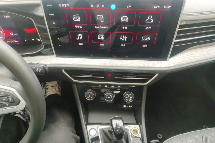 Used Volkswagen Sagitar 2023 300TSI DSG Excellence Edition Audio And AC Panel