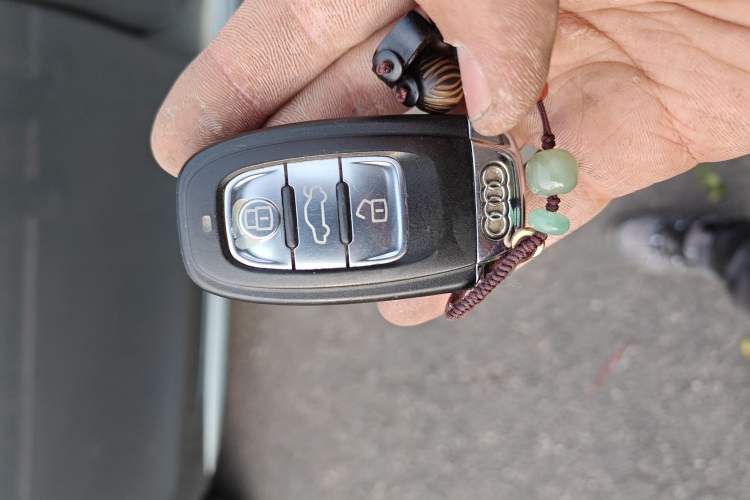 Used Audi A4L 2012 2.0 TFSI automatic Comfort trim level