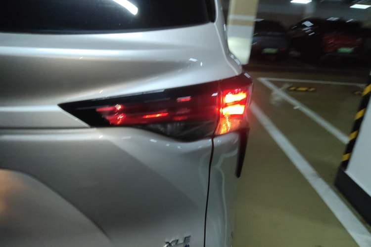 Used Toyota SIENNA 2021 2.5L Hybrid Luxury Edition Exterior 3