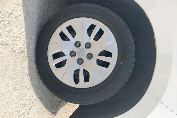 Used SAIC MAXUS G50 2023 1.5T Manual Comfort A Right Front Wheel Hub