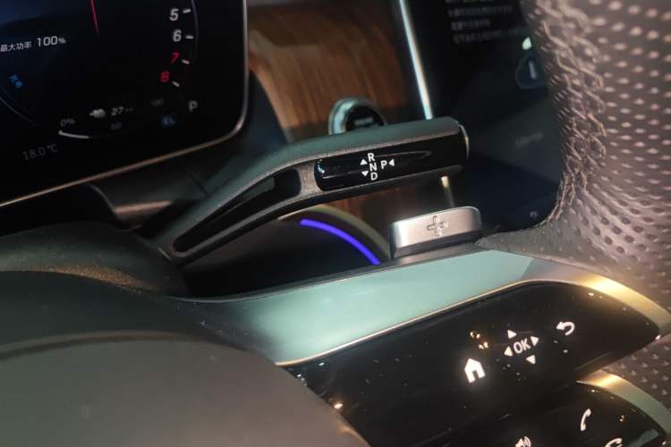 Used Mercedes-Benz GLC New Energy 2025 350 e L 4MATIC Collector's Edition Gear Lever