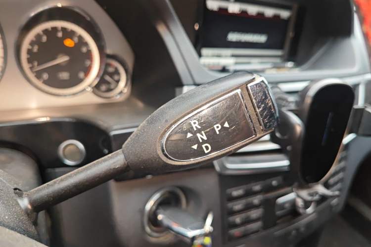 Used Mercedes-Benz E-Class 2013 E 260 L CGI Stylish Model Gear Lever