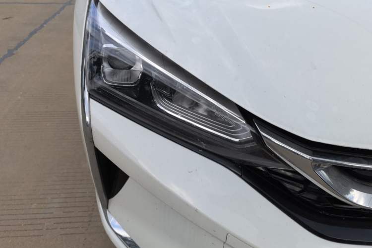 Used Dongfeng Aeolus Yixuan 2020 230T Automatic Glare-Proof Dark Knight Edition Right Front Headlight