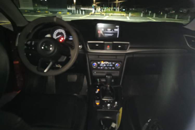 Used Mazda 3 Axela 2019 Cloud-Controlled Sedan 1.5L Automatic Luxury Model China VI Standard Center Console