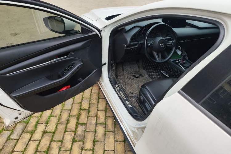 Used Mazda 3 Axela 2020 1.5L Automatic Luxury Version