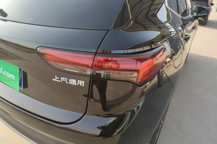 Used Buick Envision 2022 Encore S 552T Two-Wheel-Drive Luxury Model
