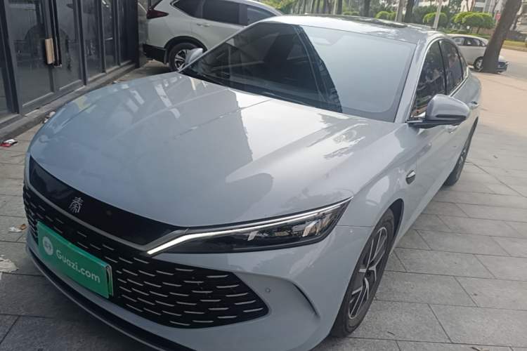 Ojetý BYD Qin L 2025 DM-i Smart Drive 80KM Superior Model