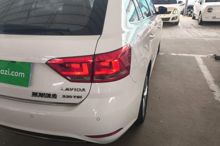 Used Volkswagen Gran Lavida 2015 230TSI DSG Comfort Edition Exterior 3