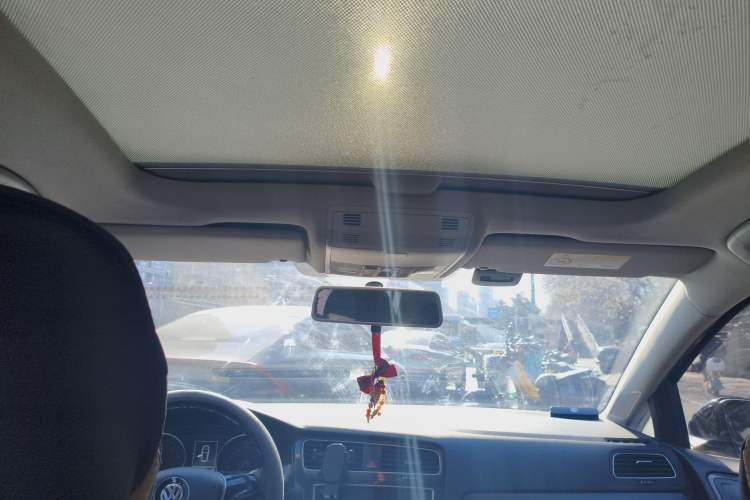 Used Volkswagen Golf 2017 1.6L Automatic Comfort Million-Vehicle Anniversary Edition
