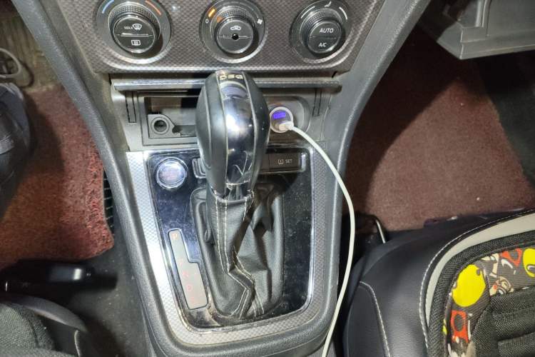 Used Volkswagen Cross Lavida 2014 1.4TSI DSG Gear Lever