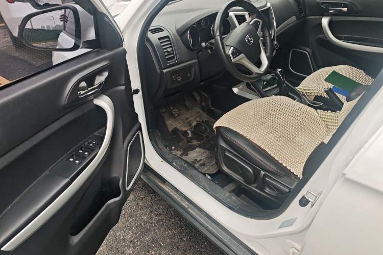 Used Changan CS35 2016 1.6L Manual Luxury Model China V Standard
