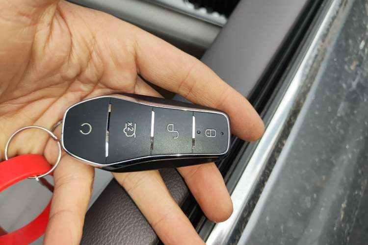 Used BYD Song PLUS New Energy 2025 DM-i Smart Drive 112KM Prestige Model Vehicle Key