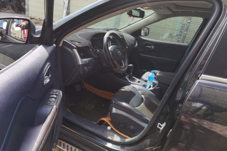 Used Jeep Cherokee 2017 2.0L Superior Edition