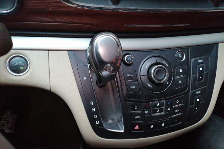 Used Buick GL8 2018 28T Comfort Model China VI Standard Gear Lever