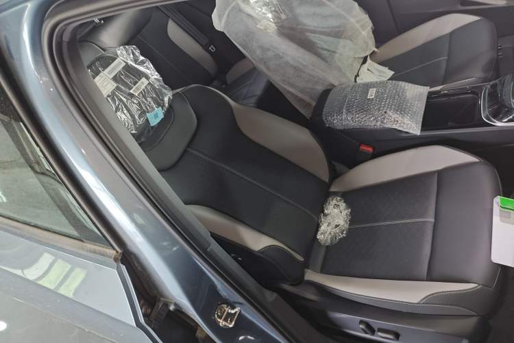 Used Volkswagen ID.4 CROZZ 2025 Pure Edition Right Front Seat