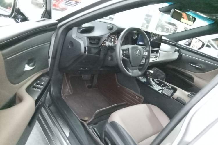 Used Lexus ES 2023 200 Excellence Edition