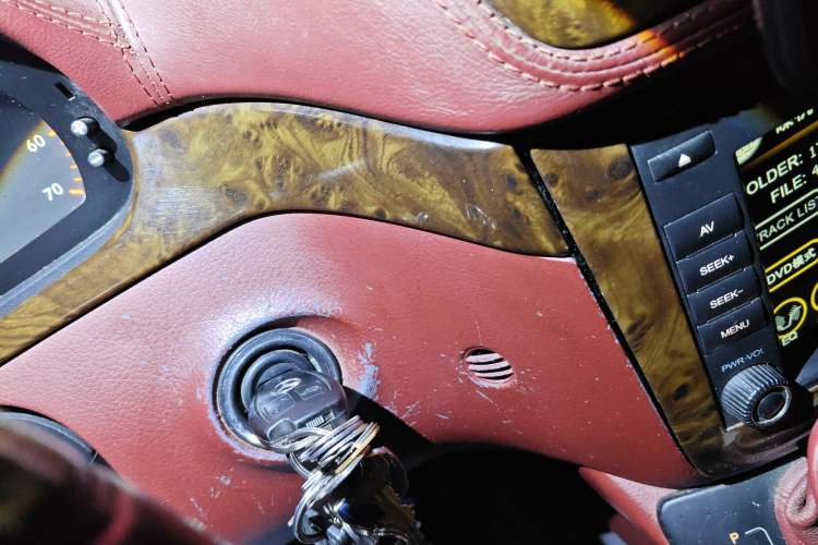 Used Mercedes-Benz Vito 2011 2.5L 7-seater executive version Vehicle Key