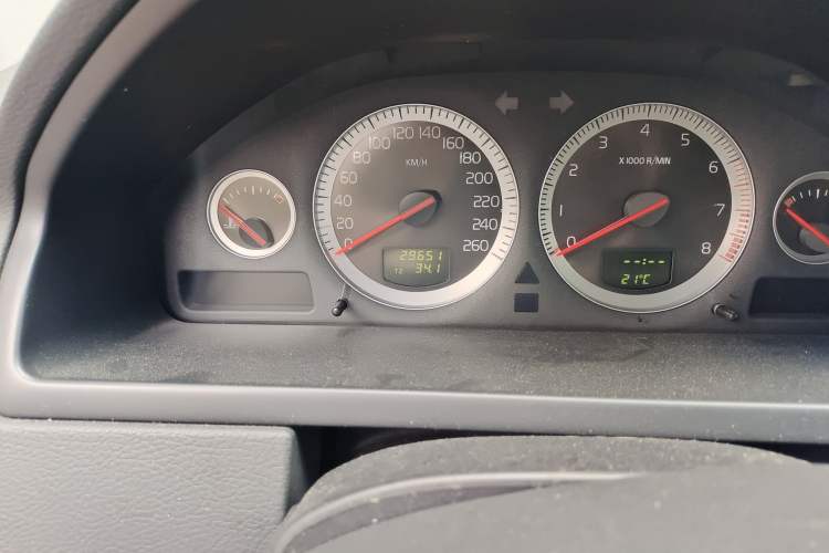 Used Volvo XC90 2012 Revised Version 2.5T Luxury Edition Odometer Close Up