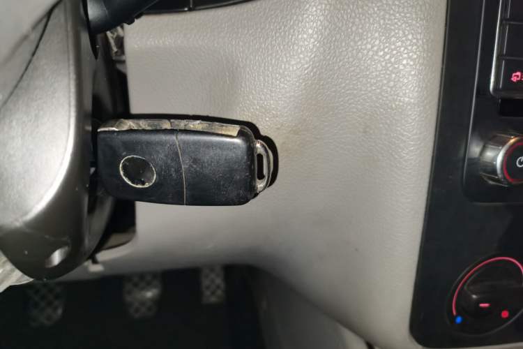 Used Volkswagen Bora 2011 1.6L Manual Fashion Edition
