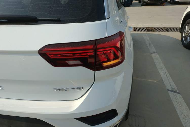 Used Volkswagen T-ROC 2022 280TSI DSG Two-Wheel Drive Comfort PLUS Exterior 3