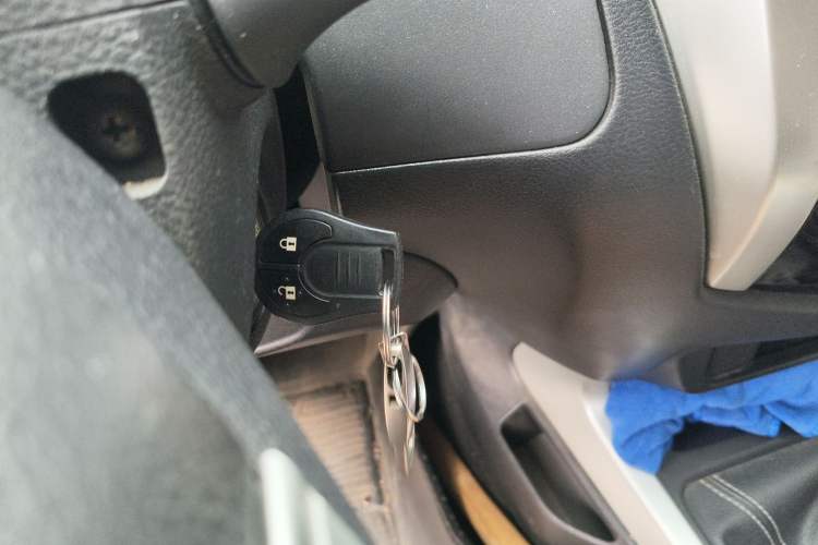 Used Nissan Navara 2017 2.5L Manual Two-Wheel Drive Luxury Edition QR25
