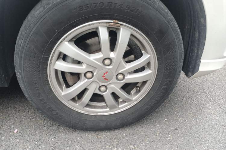 Used Wuling Hongguang 2019 1.5L S Standard Version China VI LAR Right Front Wheel Hub