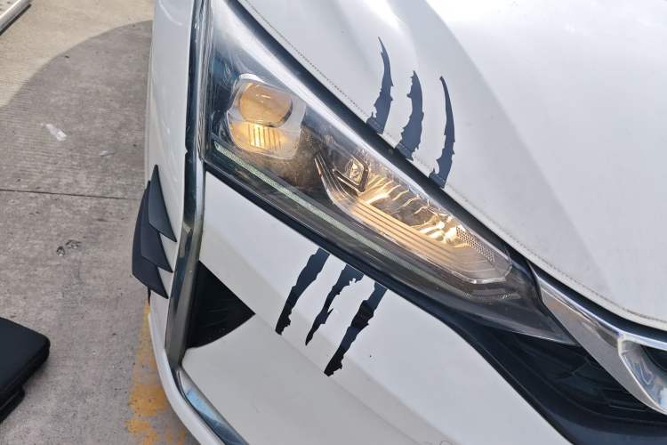 Used Dongfeng Aeolus Yixuan 2021 230T Automatic ZuiFeng Edition Right Front Headlight