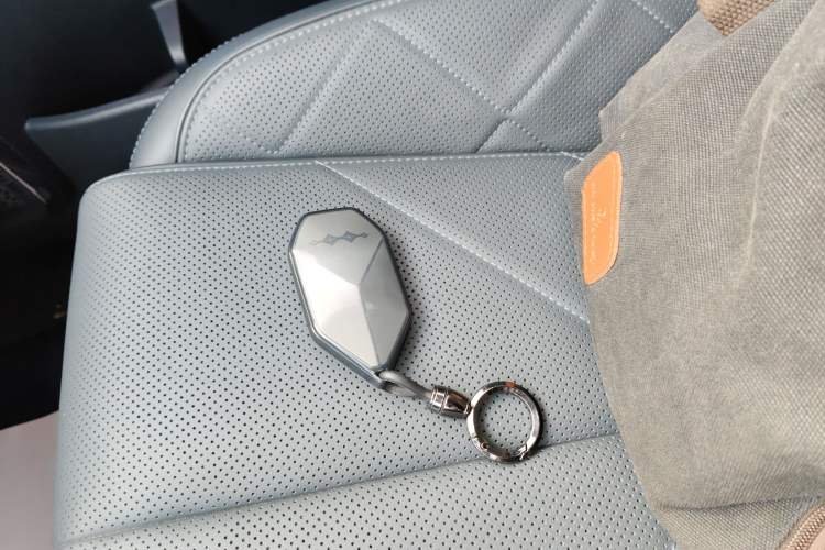 Used Formula Leopard Leopard 5 2023 Explore Edition