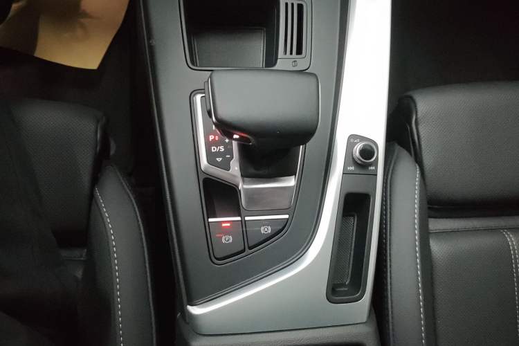 Used Audi A4L 2022 40 TFSI Fashion Dynamic Model
