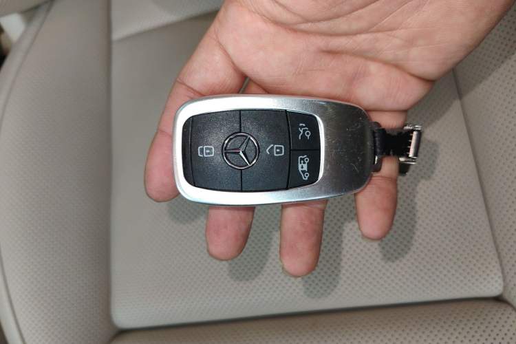 Used Mercedes-Benz V-Class 2024 V 300 L Long Wheelbase Prestige Edition Interior 1