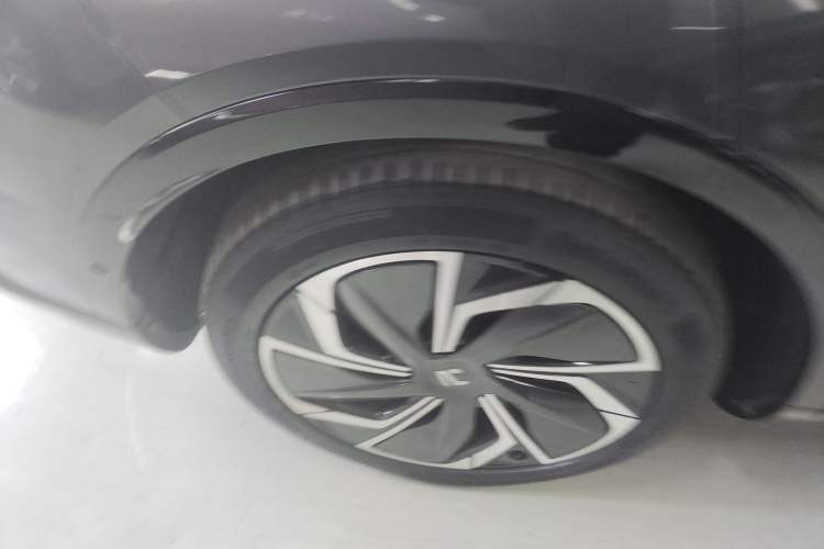 Used Rising R7 2023 Rear-Drive Screen King Pro Edition
