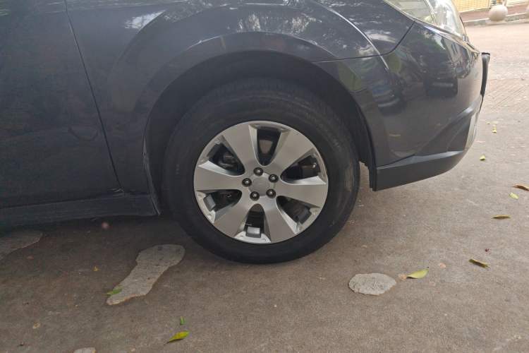 Used Subaru Outback 2011 2.5i Luxury Navigation Edition Right Front Wheel Hub