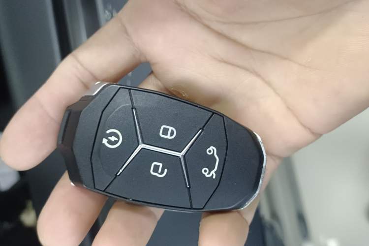 Used Lynk & Co 02 2019 High-Energy Edition 2.0T Automatic Two-Wheel Drive Shine Pro Edition China VI Standard Vehicle Key