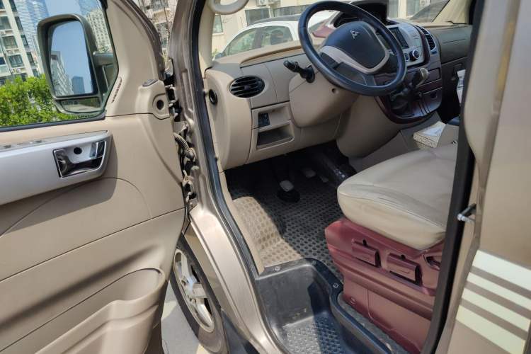 Used SAIC MAXUS Xintu V80  Driver Seat