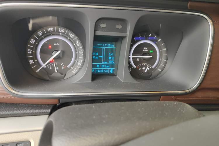 Used Buick GL8 2018 28T Luxury Model China VI Standard Odometer Close Up