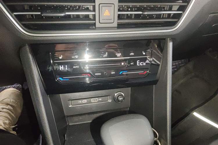 Used Volkswagen Tiguan L New Energy 2023 430 PHEV Plug-in Hybrid Flagship Edition Audio And AC Panel