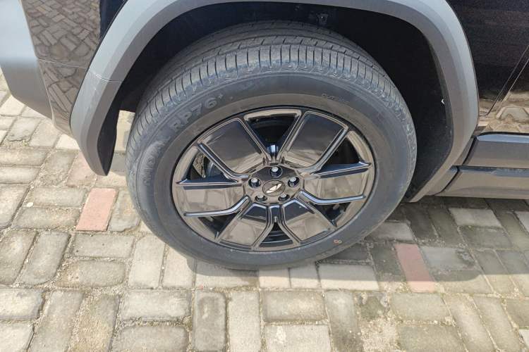 Used Chery Fengyun Fulwin X3 Plus 2025 Model 401 Two-Wheel Drive Smart Leading Edition Left Front Wheel Hub