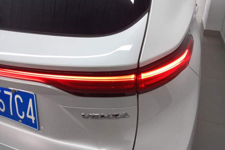 Used Toyota Venza 2023 2.0L CVT Two-Wheel Drive Prestige Version
