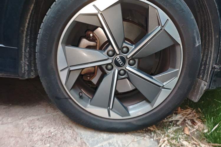 Used Audi Q5 e-tron 2023 40 e-tron Starry Edition Mecha Kit Right Front Wheel Hub